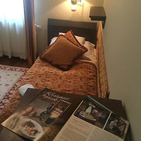 Haz Az Erdo Szelen *