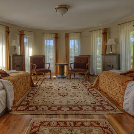 Haz Az Erdo Szelen Hotell