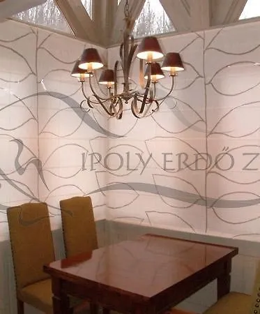 Haz Az Erdo Szelen Hotell