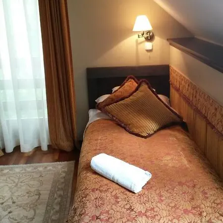 Haz Az Erdo Szelen Hotell