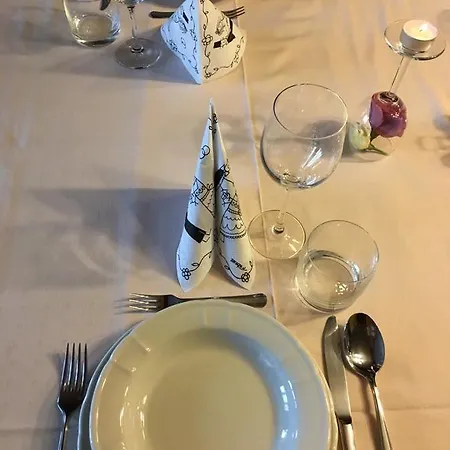 Ház Az Erdő Szélén *
